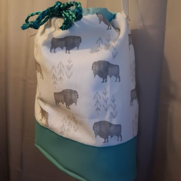 New Western Buffalo Bucket Tote Sling Bag Animal Print Oval carryall White Aqua - Picture 3 of 9